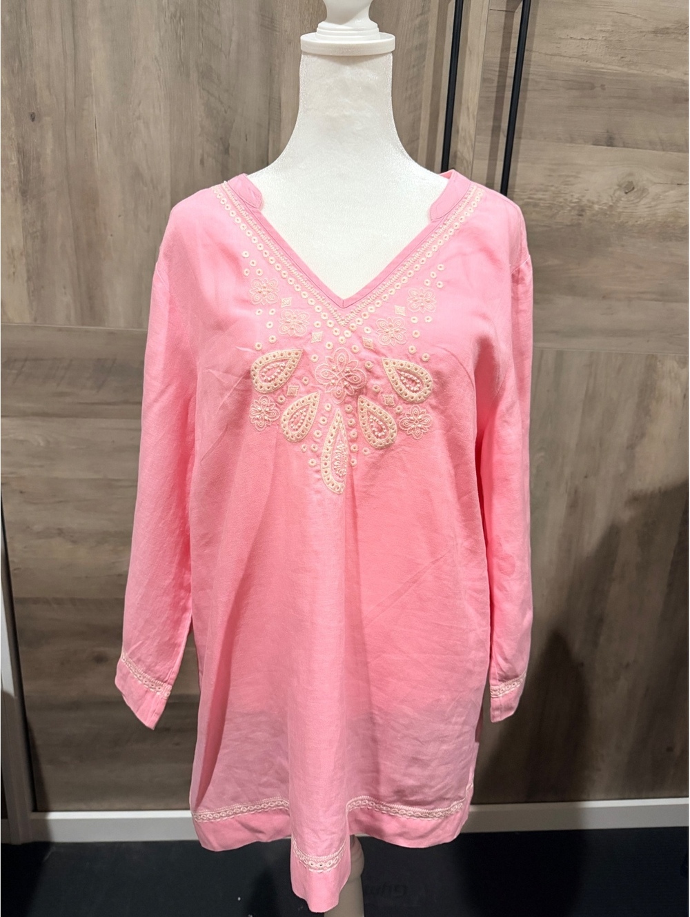 Tommy Bahama Women's Pink Linen Tunic with Embroidered V-Neck, Size Large